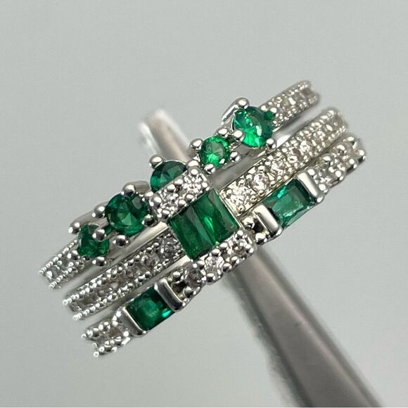 Beautiful 3 Band Stacker Set Green Emerald White Diamond CZ Silver Plated Ring - Picture 1 of 6